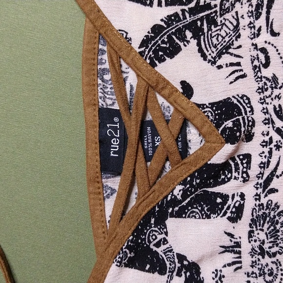 Flowy spaghetti strap! - Picture 3 of 7